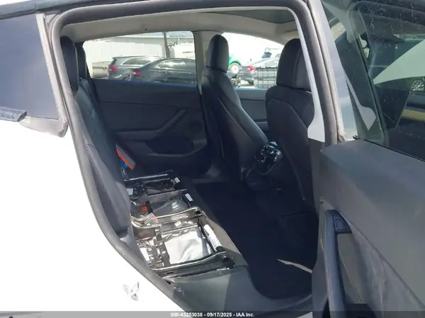 7SAYGDEE0NF451306 2022 TESLA MODEL Y - Image 8