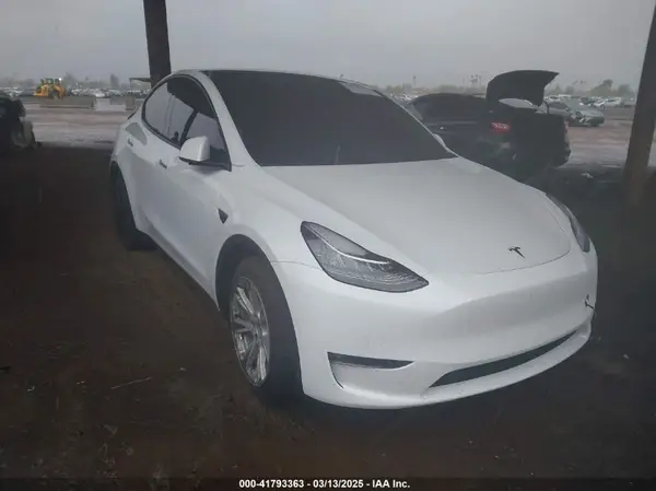 7SAYGDEE0NF451371 2022 TESLA MODEL Y - Image 1