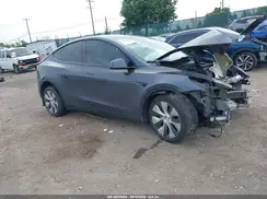 7SAYGDEE0NF457042 2022 TESLA MODEL Y