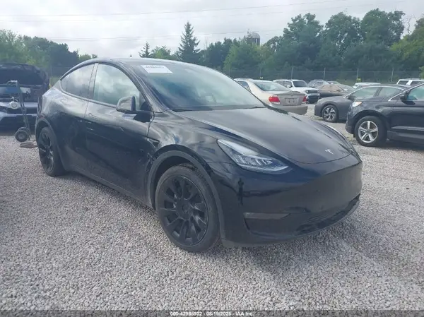 7SAYGDEE0NF457848 2022 TESLA MODEL Y - Image 1