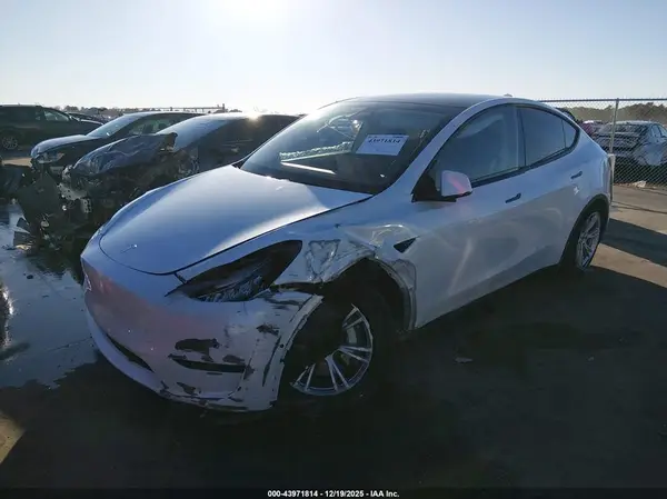 7SAYGDEE0NF459910 2022 TESLA MODEL Y - Image 2