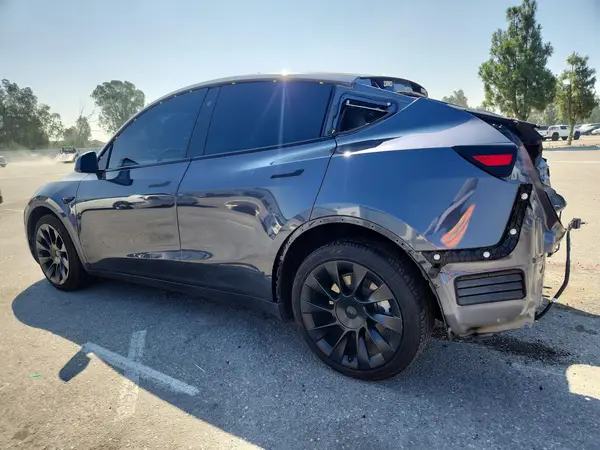 7SAYGDEE0NF459924 2022 TESLA MODEL Y - Image 2