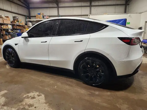 7SAYGDEE0NF468977 2022 TESLA MODEL Y - Image 2