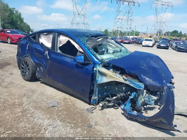 7SAYGDEE0NF481213 2022 TESLA MODEL Y - Image 1
