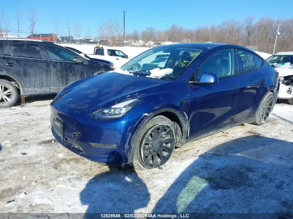 7SAYGDEE0NF484094 2022 TESLA MODEL Y - Image 2