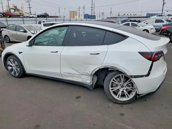 7SAYGDEE0NF489361 2022 TESLA MODEL Y - Image 2