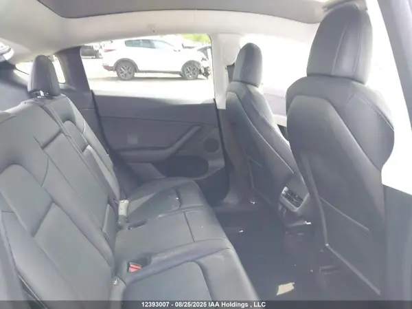 7SAYGDEE0NF492003 2022 TESLA MODEL Y - Image 8