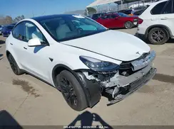 7SAYGDEE0NF510029 2022 TESLA MODEL Y