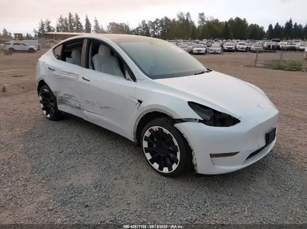 7SAYGDEE0NF511262 2022 TESLA MODEL Y - Image 1