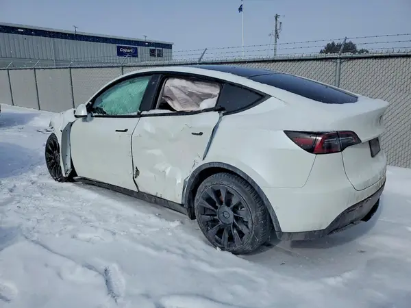 7SAYGDEE0NF511827 2022 TESLA MODEL Y - Image 2