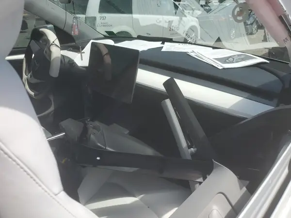 7SAYGDEE0NF531804 2022 TESLA MODEL Y - Image 8