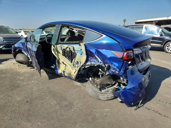 7SAYGDEE0NF532225 2022 TESLA MODEL Y - Image 2