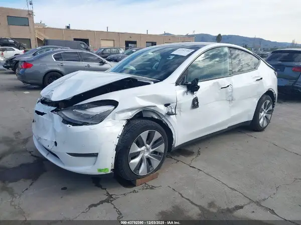 7SAYGDEE0NF544844 2022 TESLA MODEL Y - Image 2