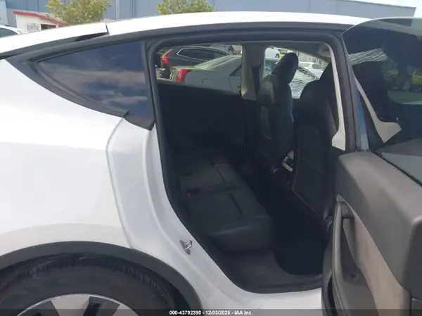 7SAYGDEE0NF544844 2022 TESLA MODEL Y - Image 8