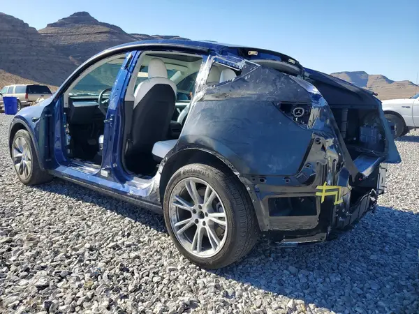 7SAYGDEE0NF548246 2022 TESLA MODEL Y - Image 2