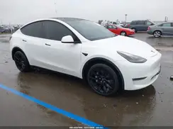 7SAYGDEE0NF555200 2022 TESLA MODEL Y