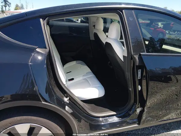 7SAYGDEE0NF559800 2022 TESLA MODEL Y - Image 8