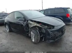 7SAYGDEE0NF562843 2022 TESLA MODEL Y