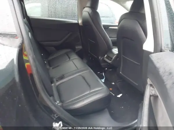 7SAYGDEE0NF562843 2022 TESLA MODEL Y - Image 8