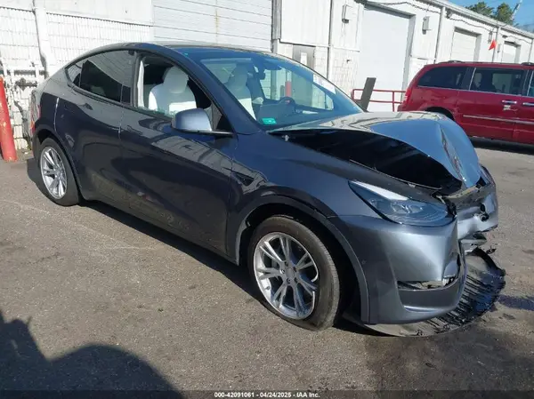 7SAYGDEE0NF563331 2022 TESLA MODEL Y - Image 1