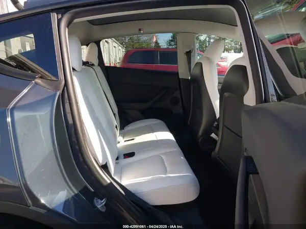 7SAYGDEE0NF563331 2022 TESLA MODEL Y - Image 8