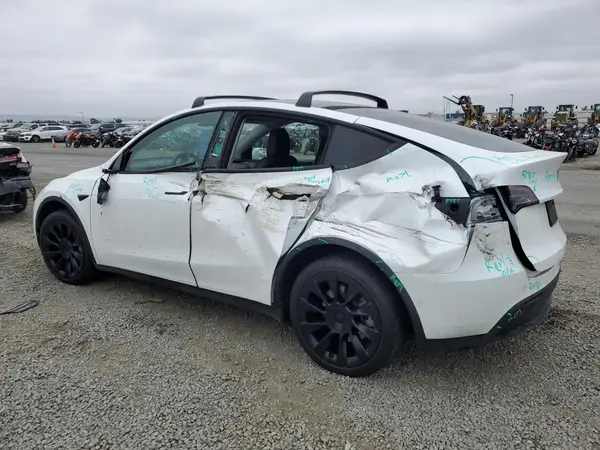 7SAYGDEE0NF572174 2022 TESLA MODEL Y - Image 2