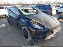 7SAYGDEE0NF573227 2022 TESLA MODEL Y