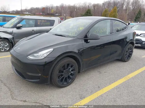 7SAYGDEE0NF574863 2022 TESLA MODEL Y - Image 2