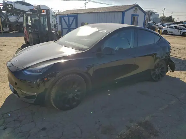 7SAYGDEE0NF575477 2022 TESLA MODEL Y - Image 1