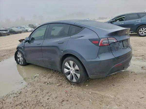 7SAYGDEE0NF576712 2022 TESLA MODEL Y - Image 2