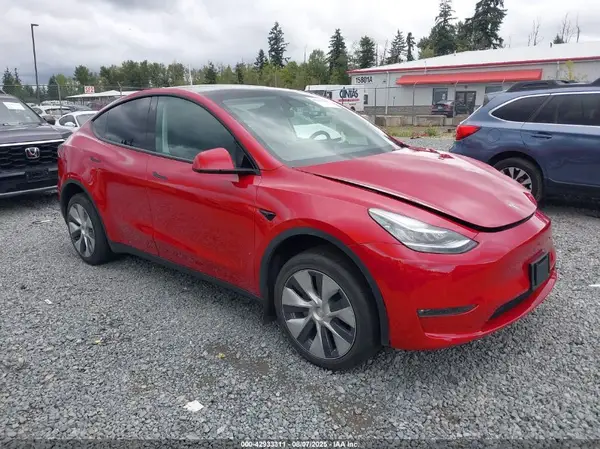 7SAYGDEE0NF576774 2022 TESLA MODEL Y - Image 1