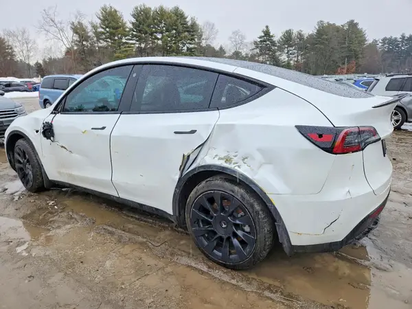 7SAYGDEE0PA024711 2023 TESLA MODEL Y - Image 2