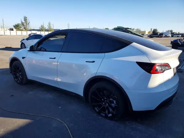 7SAYGDEE0PA025437 2023 TESLA MODEL Y - Image 2