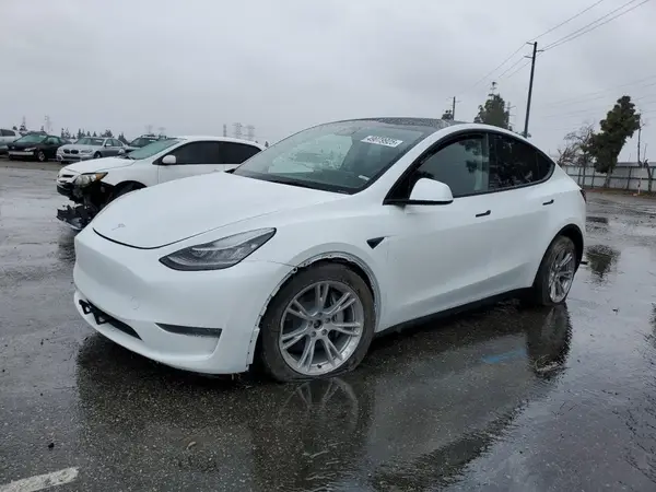 7SAYGDEE0PA035773 2023 TESLA MODEL Y - Image 1