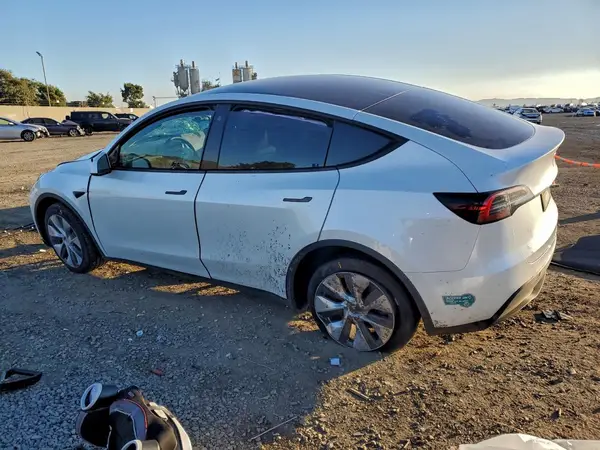 7SAYGDEE0PA039676 2023 TESLA MODEL Y - Image 2