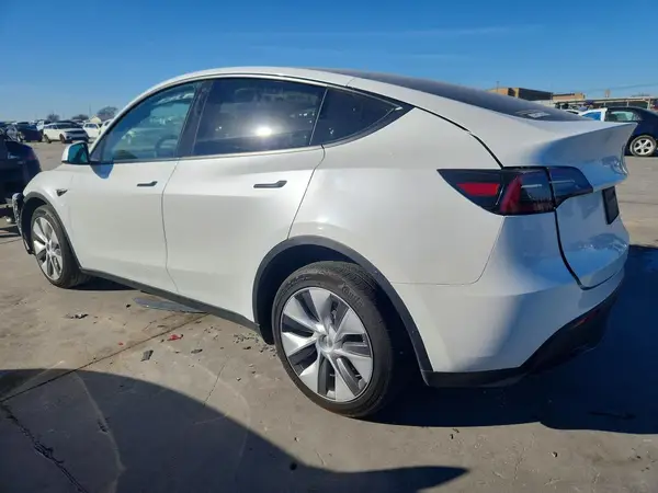7SAYGDEE0PA042142 2023 TESLA MODEL Y - Image 2