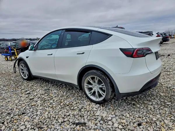 7SAYGDEE0PA042156 2023 TESLA MODEL Y - Image 2
