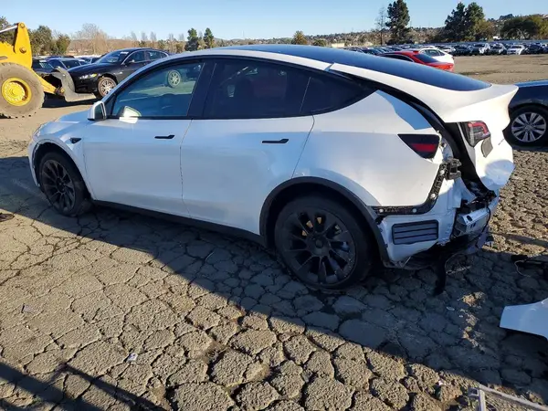 7SAYGDEE0PA057904 2023 TESLA MODEL Y - Image 2