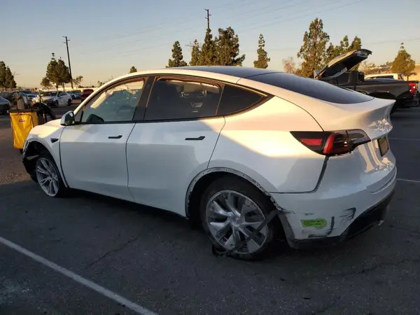 7SAYGDEE0PA063735 2023 TESLA MODEL Y - Image 2