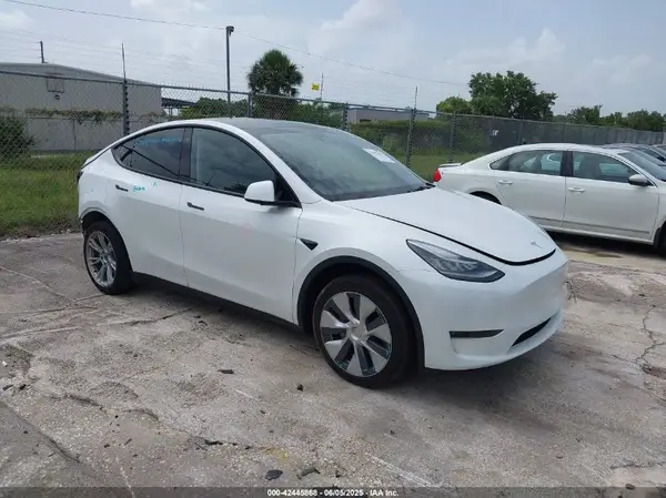 7SAYGDEE0PA065534 2023 TESLA MODEL Y - Image 1