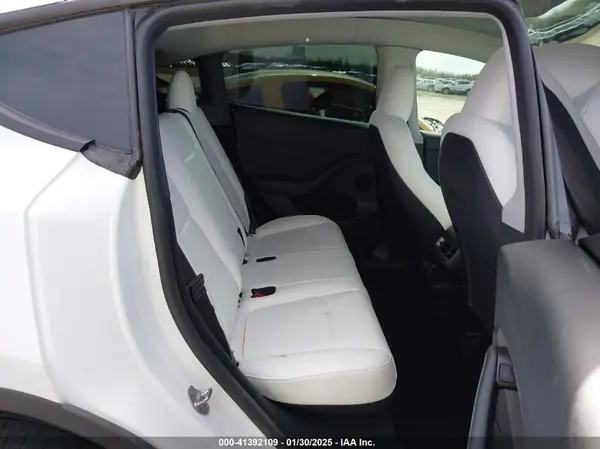 7SAYGDEE0PA070121 2023 TESLA MODEL Y - Image 8