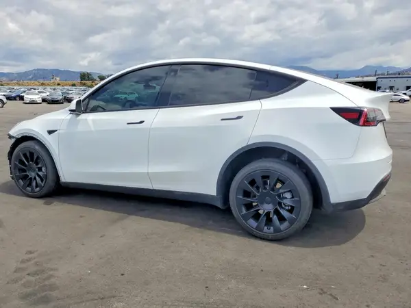 7SAYGDEE0PA071687 2023 TESLA MODEL Y - Image 2