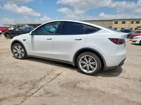 7SAYGDEE0PA077229 2023 TESLA MODEL Y - Image 2