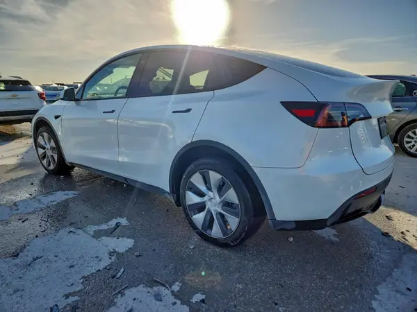 7SAYGDEE0PA077764 2023 TESLA MODEL Y - Image 2