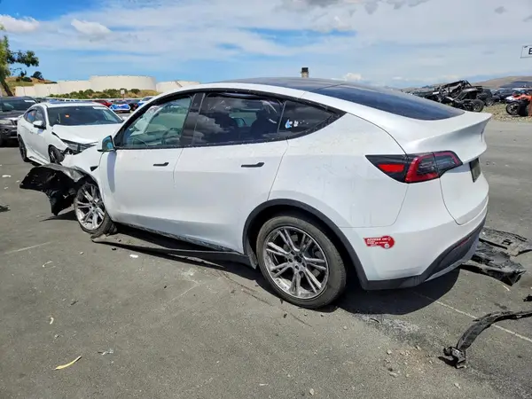 7SAYGDEE0PA083337 2023 TESLA MODEL Y - Image 2