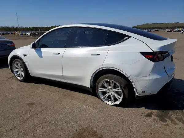 7SAYGDEE0PA088943 2023 TESLA MODEL Y - Image 2