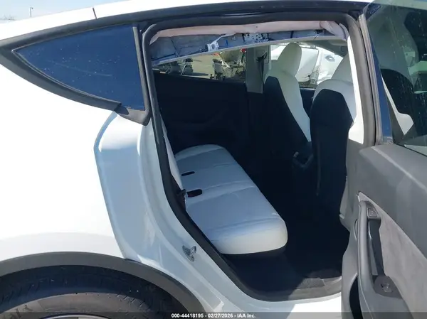 7SAYGDEE0PA090711 2023 TESLA MODEL Y - Image 8