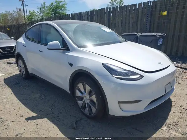 7SAYGDEE0PA106776 2023 TESLA MODEL Y - Image 1