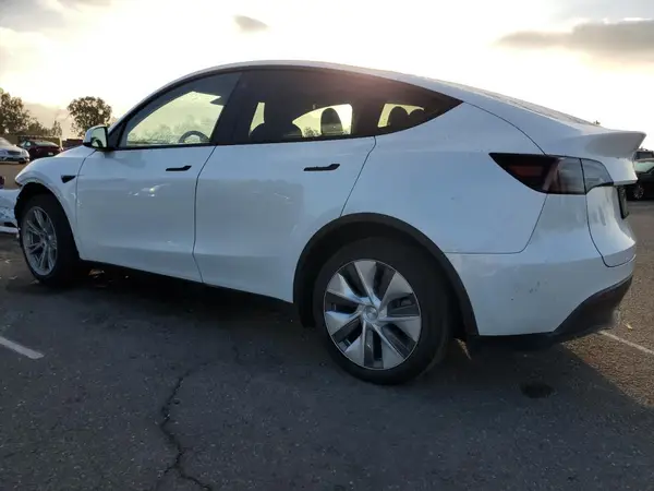 7SAYGDEE0PA108687 2023 TESLA MODEL Y - Image 2