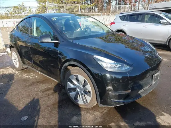 7SAYGDEE0PA111783 2023 TESLA MODEL Y - Image 1